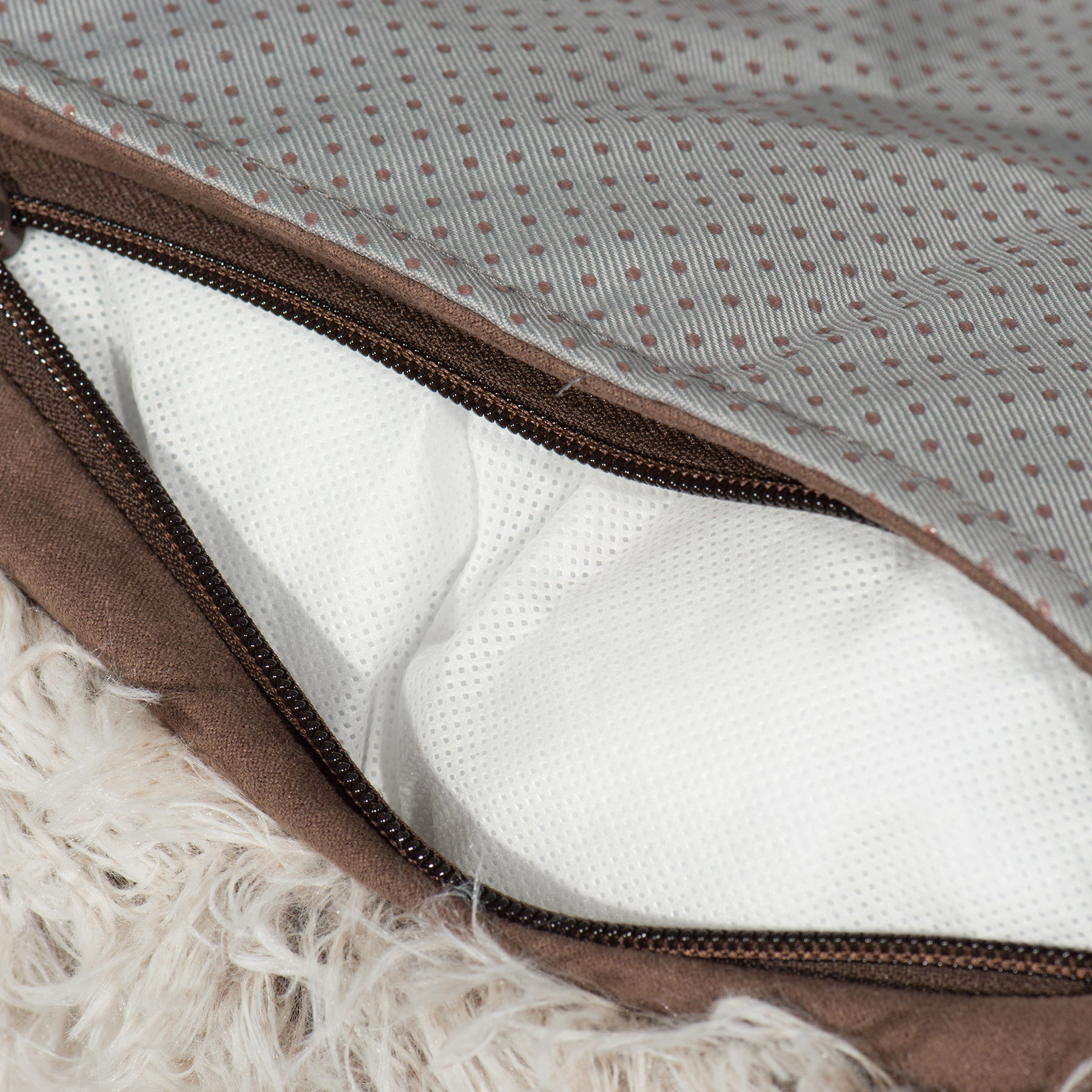 Padded zipper opening with white inner lining and gray dotted fabric panel